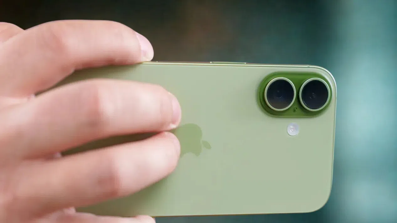 سوق الهواتف الذكية في أوروبا الربع الرابع 2025: Apple تتصدر بـ ٣٣٪