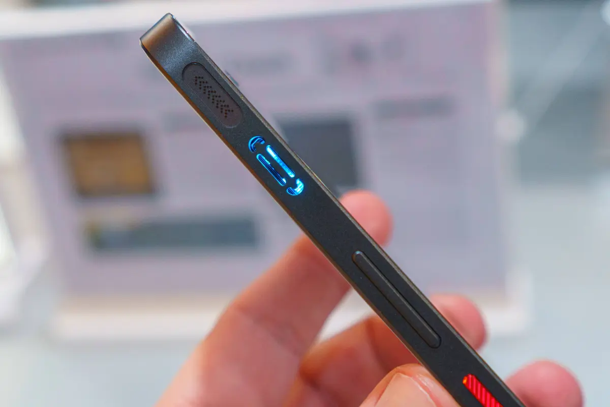 هاتف nubia Neo 5 GT هو الأول في فئته بمروحة تبريد مدمجة