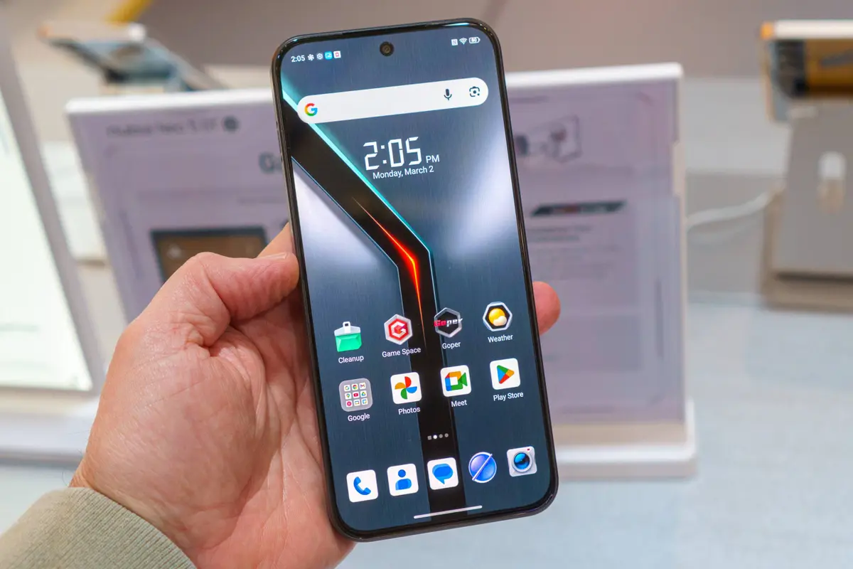 يحتوي nubia Neo 5 GT على شاشة OLED بمقاس ٦.٨ بوصة وتردد ١٤٤ هرتز